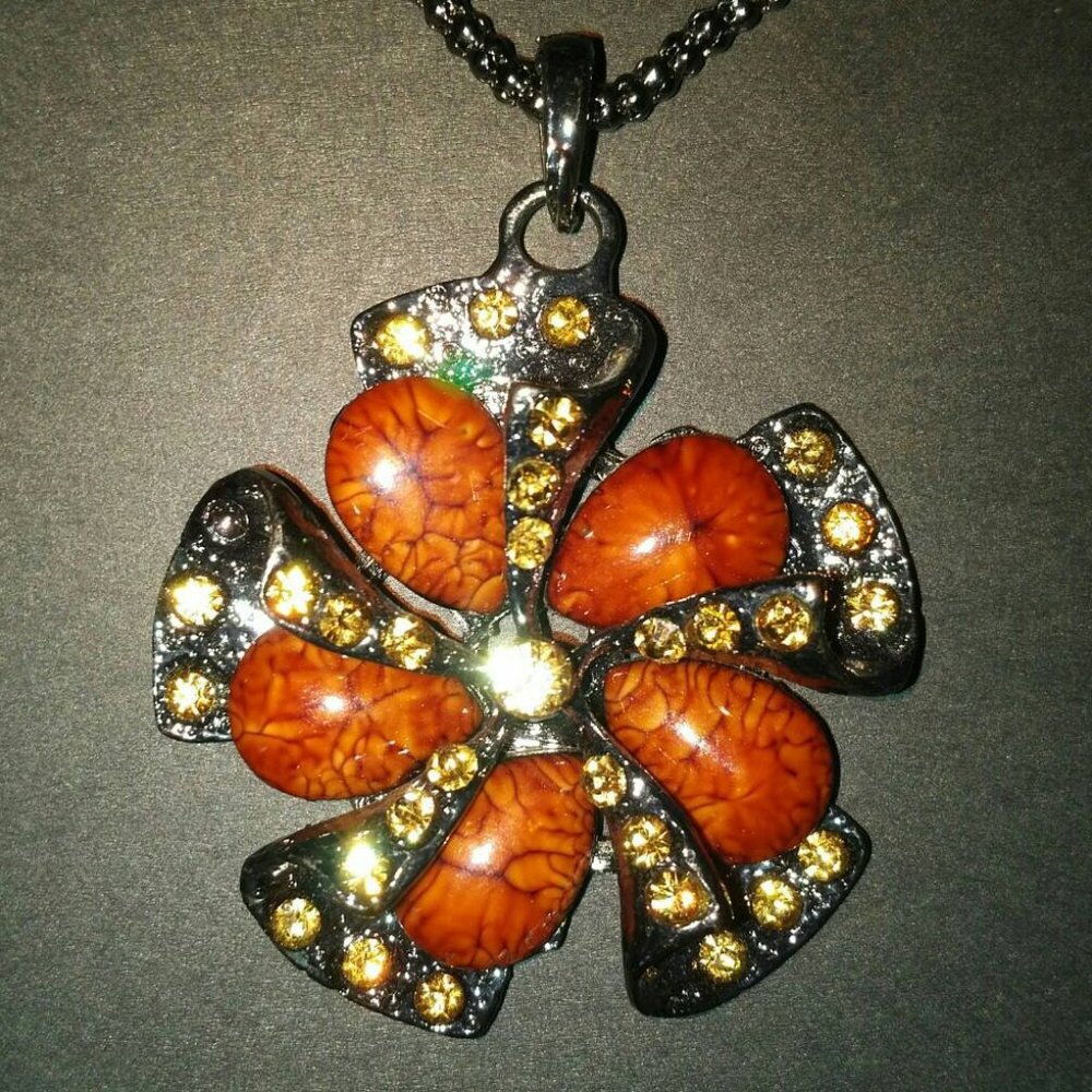 Amber colored flower necklace, pewter-tone chain. Vintage/Art-Deco Vibe
